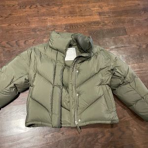 Perfect condition army green Aritzia cloud puff
